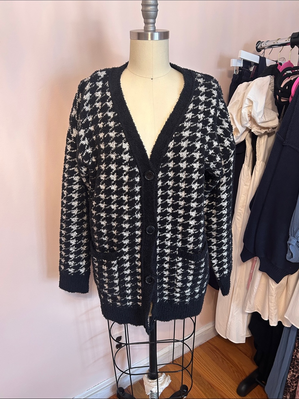 Pink Lily Black & White Houndstooth V-Neck Button Cardigan